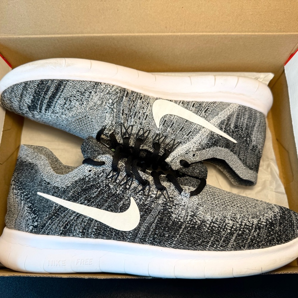 (Men’s 11) Nike Free Run RN Flyknit Oreo running shoes